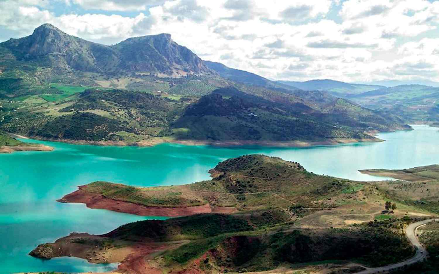 lag-zahara-de-la-sierra-grazalema